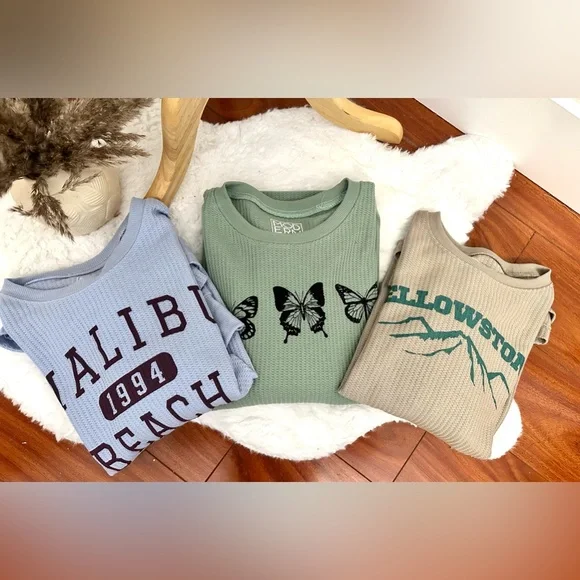 NWT BUNDLE of 3 Light Crew Sweatshirts from MODERNLUX 🌷Size M (1) and L (2) 🌷 - Picture 1 of 14